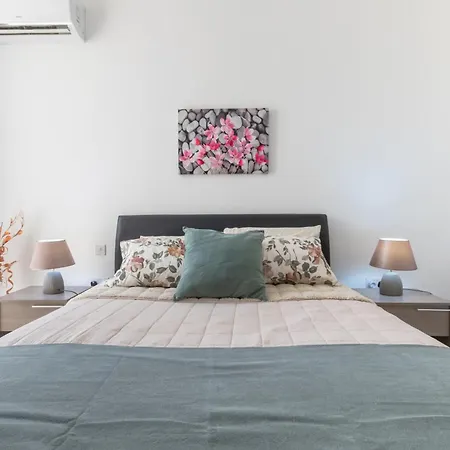 Modern And Spacious Close To The Sea