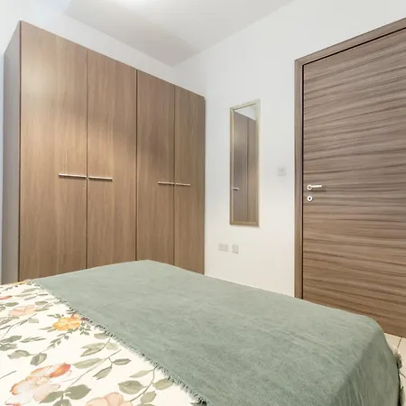 Modern And Spacious Close To The Sea Apartament *