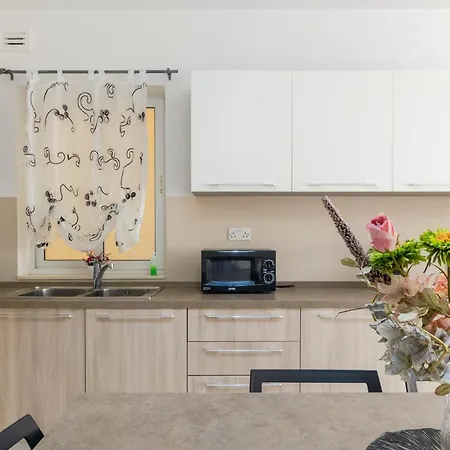 Modern And Spacious Close To The Sea *