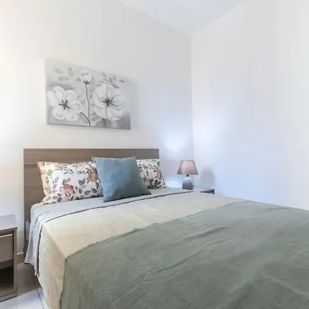 Modern And Spacious Close To The Sea