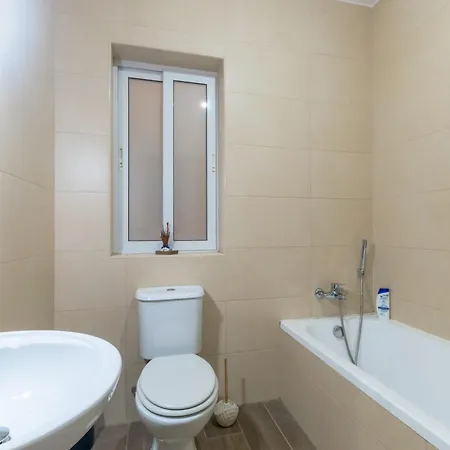Modern And Spacious Close To The Sea Apartment