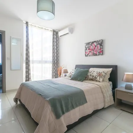Apartment Modern And Spacious Close To The Sea *