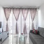 Modern And Spacious Close To The Sea Διαμέρισμα