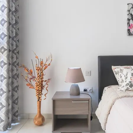 Modern And Spacious Close To The Sea Апартаменты Сент-Полс-Бей