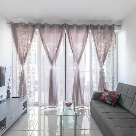 Modern And Spacious Close To The Sea 公寓