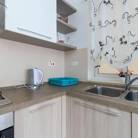 Modern And Spacious Close To The Sea * 圣保罗湾城