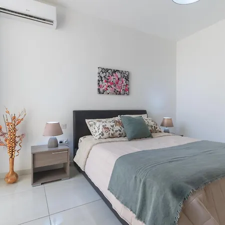 Modern And Spacious Close To The Sea *