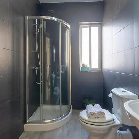 Modern And Spacious Close To The Sea