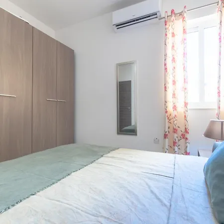 Modern And Spacious Close To The Sea Apartment *