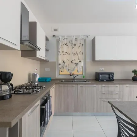 Modern And Spacious Close To The Sea St. Paul's Bay