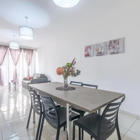 Apartment Modern And Spacious Close To The Sea St. Paul's Bay