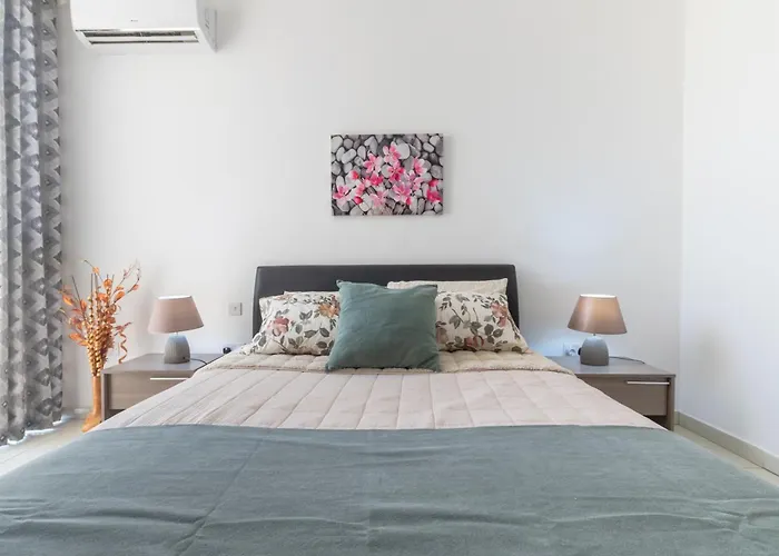 Modern And Spacious Close To The Sea