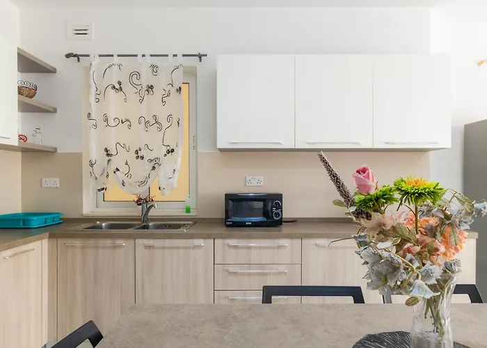 Modern And Spacious Close To The Sea *