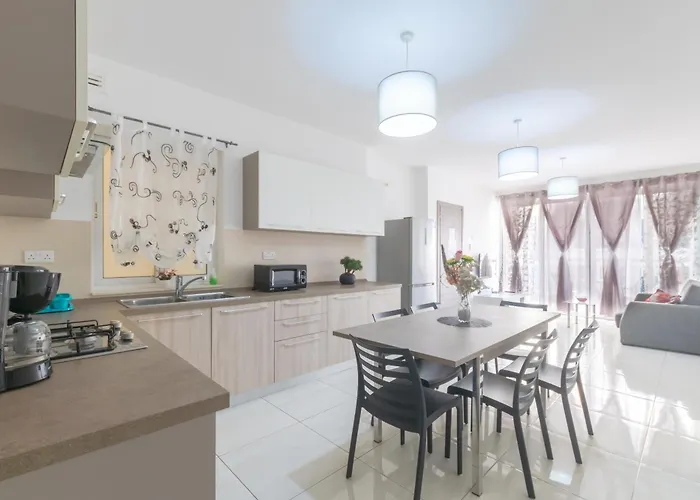 Apartment Modern And Spacious Close To The Sea *