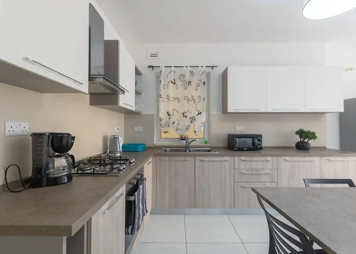 Modern And Spacious Close To The Sea St. Paul's Bay