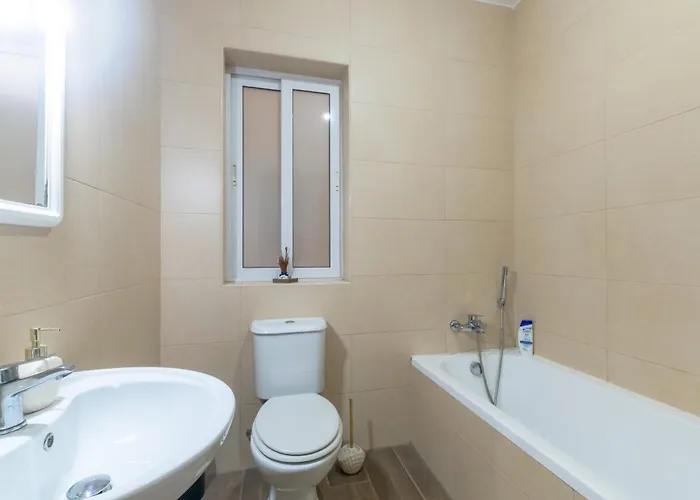 Modern And Spacious Close To The Sea Apartment