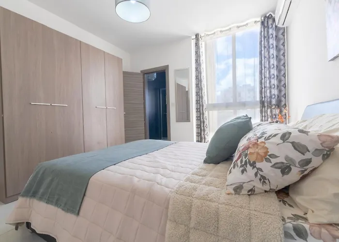 Modern And Spacious Close To The Sea Apartment *