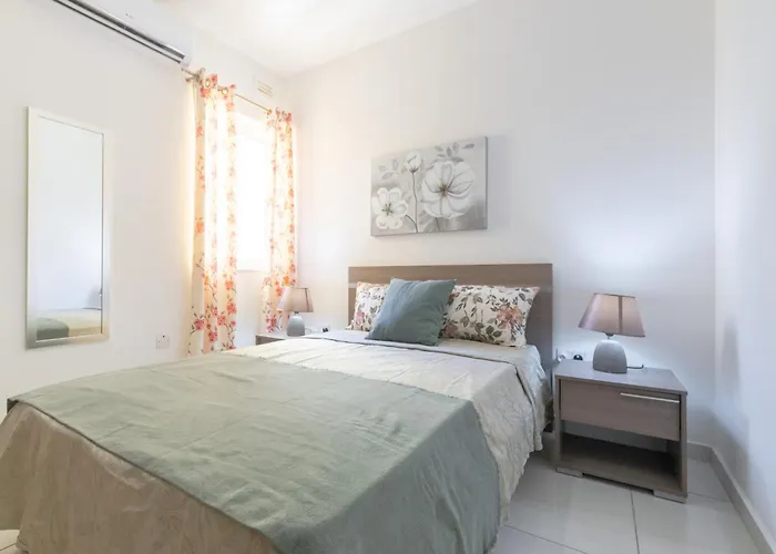 Modern And Spacious Close To The Sea