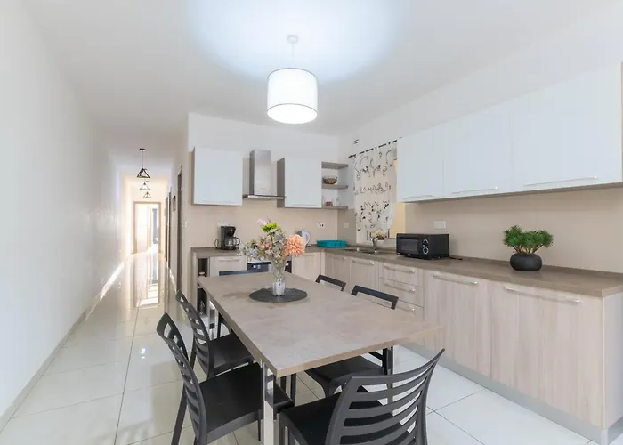 Apartment Modern And Spacious Close To The Sea St. Paul's Bay