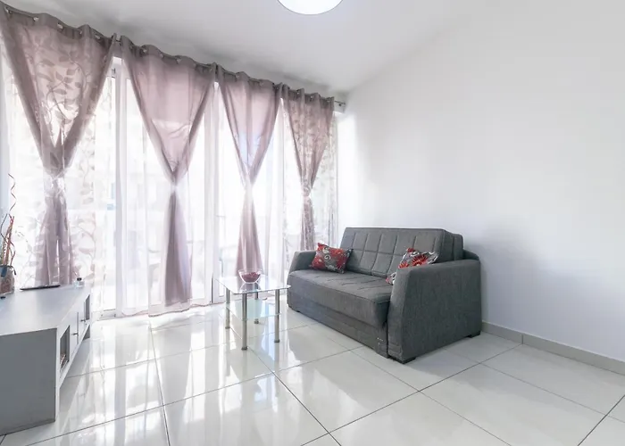 Modern And Spacious Close To The Sea * St. Paul's Bay