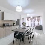 Modern And Spacious Close To The Sea Apartament *