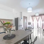 Modern And Spacious Close To The Sea Apartament *